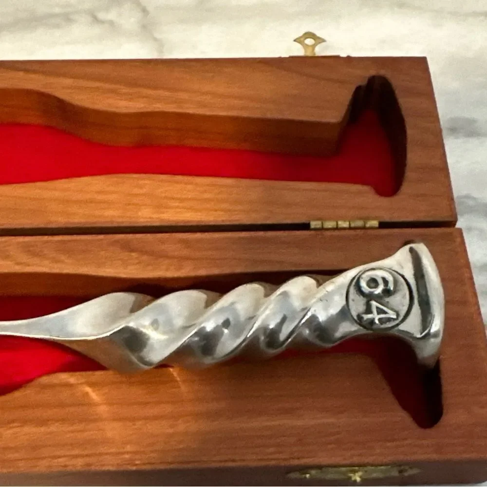 Walton railroad spike Knife in Wooden presentation Box #64 NIB NEW